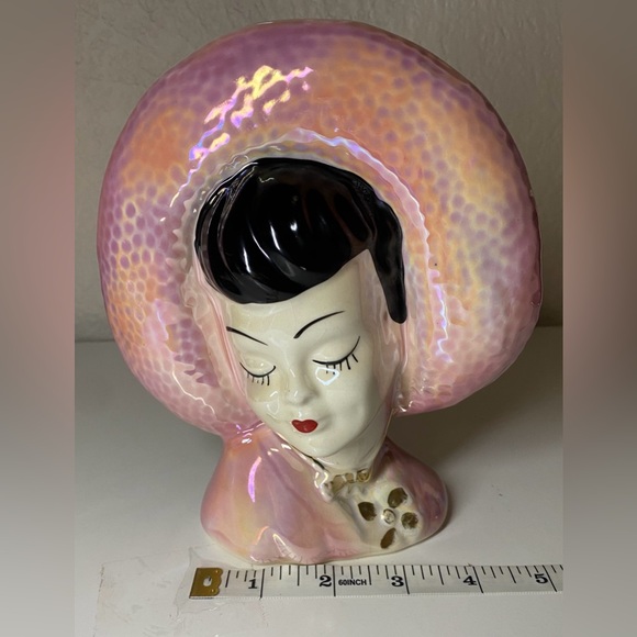 VTG 1950s Glamorous Lady Head Vase. Pink Large Hat. - Picture 4 of 4